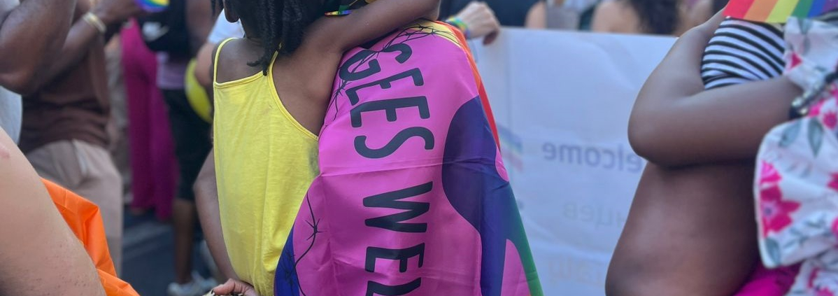 Frauen mit Kindern beim Pride 2024, Athen