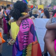 Frauen mit Kindern beim Pride 2024, Athen